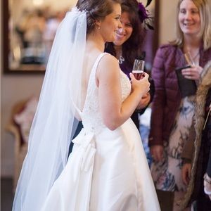 Bridal Veil: Knee Length (48”) NEVER WORN!